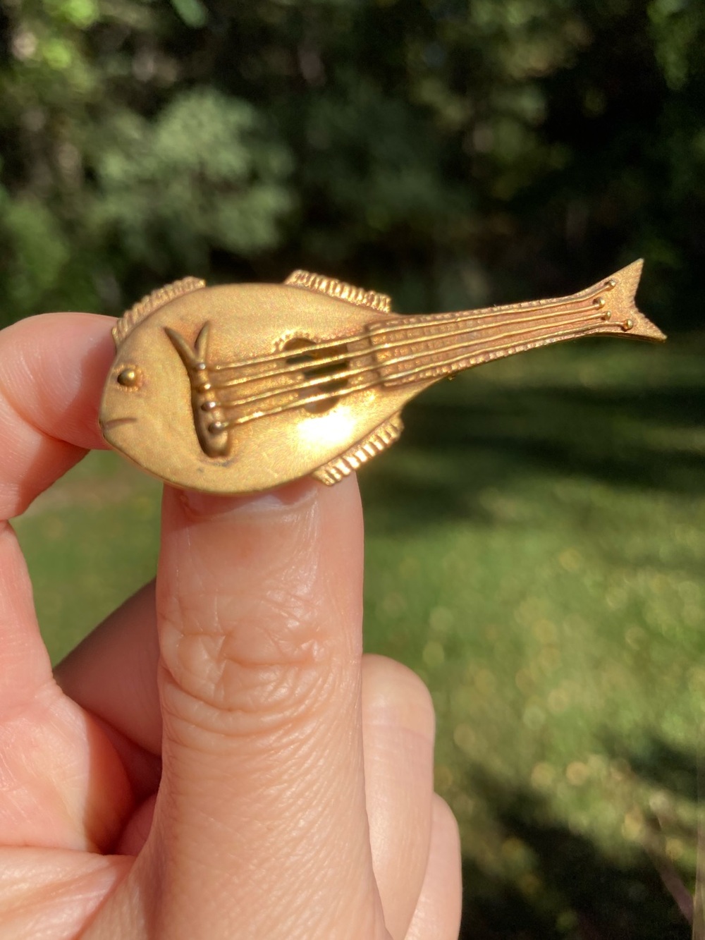 Vintage MMA Metropolitan Museum of Art Fish Guitar Brooch Pendant Gold Tone